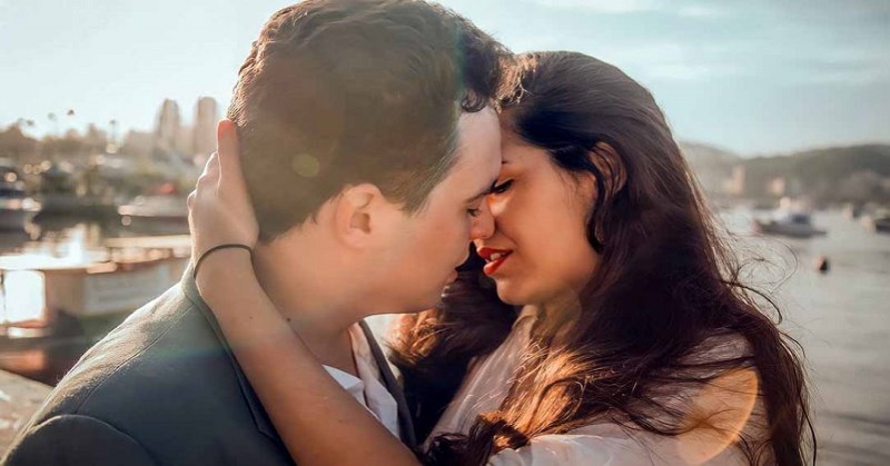 woman kissing man showing that she likes him