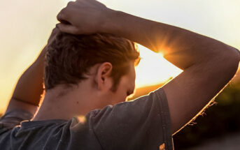 emotionally unavailable man with hands on his head