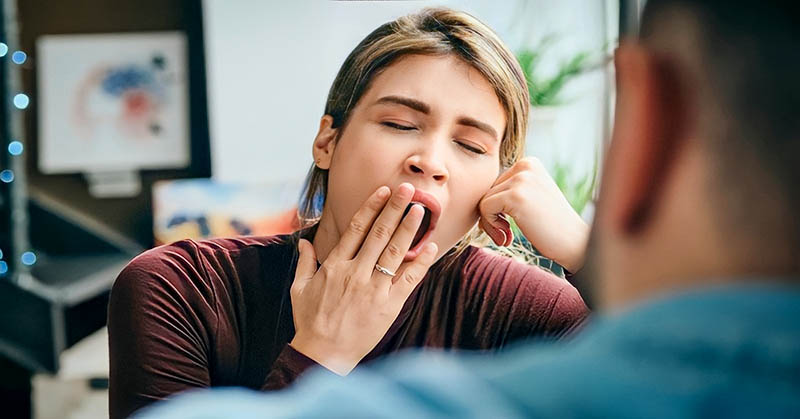 girlfriend yawning whilst have conversation with boring boyfriend