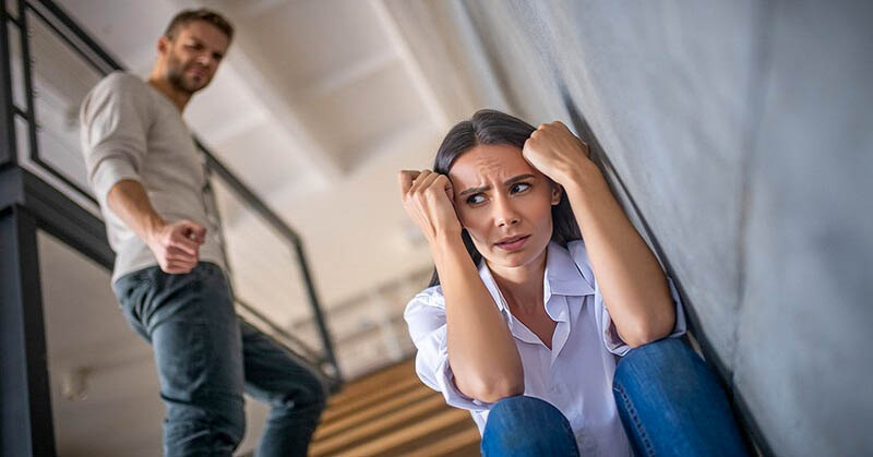 woman feeling anxious around aggressive boyfriend
