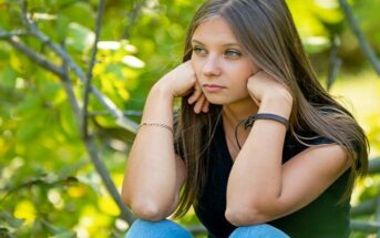 depressed looking young woman who thinks she has nothing to look forward to