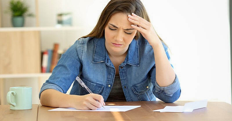 woman writing a letter to her boyfriend saying how he hurt her