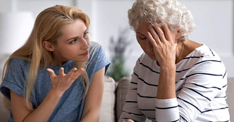 woman arguing with her elderly mother - demonstrating mommy issues in women